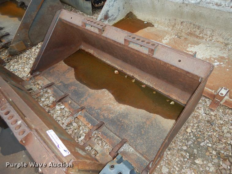 image for item EM9533 Melroe 54"W skid steer bucket