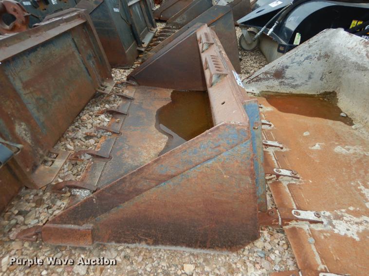 image for item EM9533 Melroe 54"W skid steer bucket