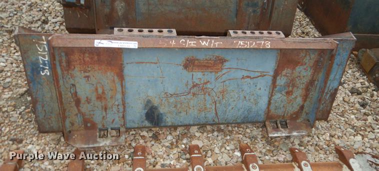 image for item EM9533 Melroe 54"W skid steer bucket