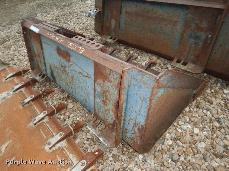 image for item EM9533 Melroe 54"W skid steer bucket