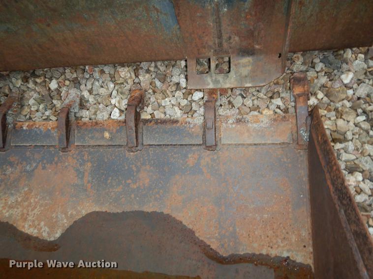 image for item EM9533 Melroe 54"W skid steer bucket