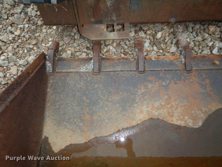 image for item EM9533 Melroe 54"W skid steer bucket