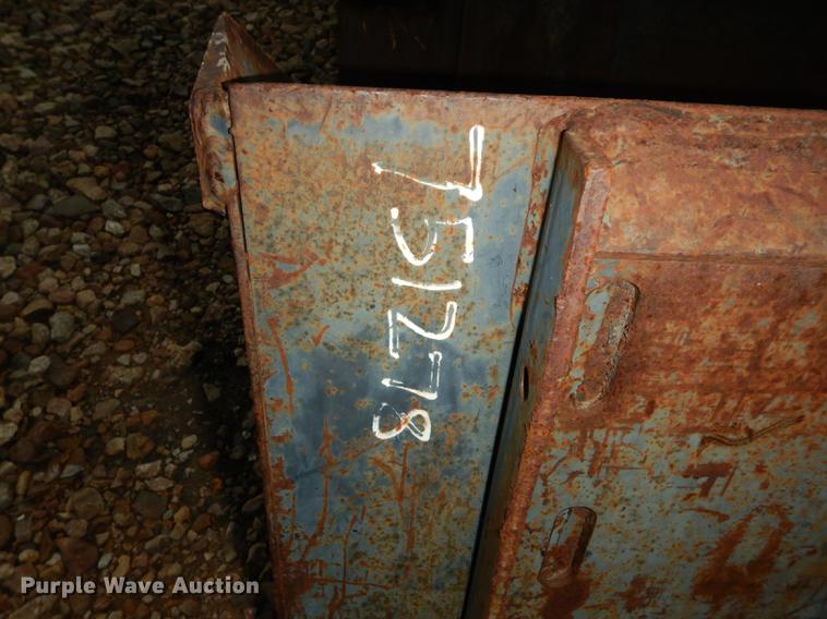 image for item EM9533 Melroe 54"W skid steer bucket