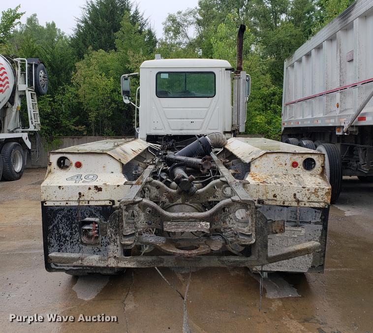 image for item EP9455 2005 Mack CV713 truck cab and chassis