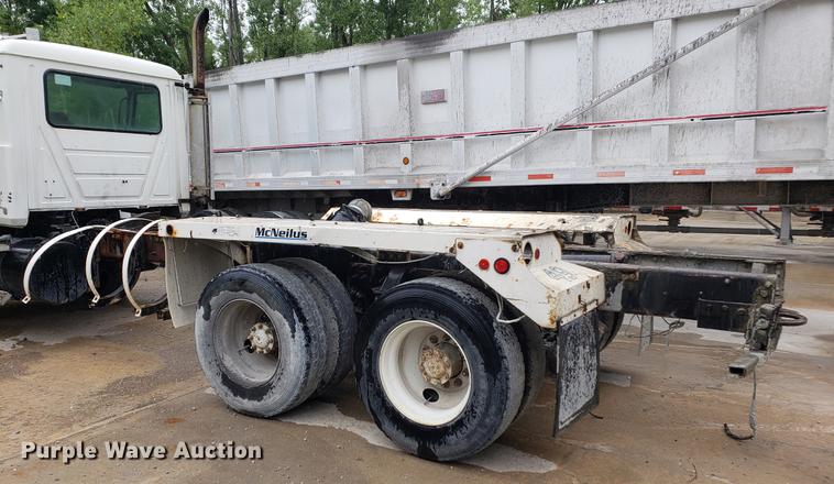 image for item EP9455 2005 Mack CV713 truck cab and chassis