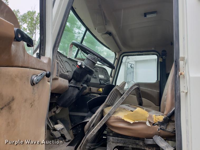 image for item EP9455 2005 Mack CV713 truck cab and chassis