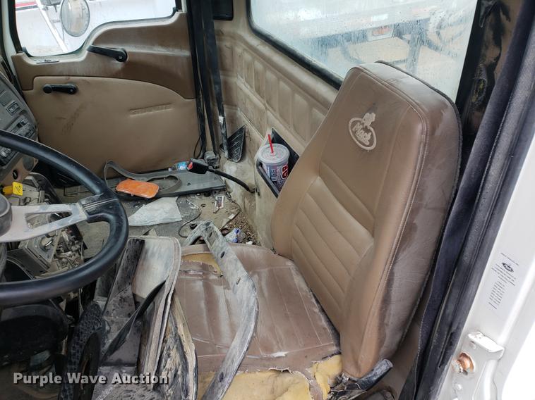 image for item EP9455 2005 Mack CV713 truck cab and chassis