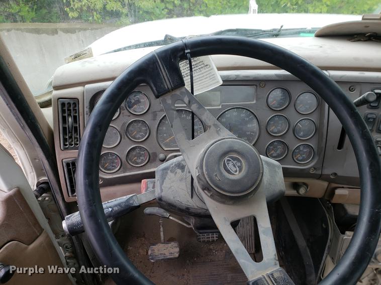 image for item EP9455 2005 Mack CV713 truck cab and chassis