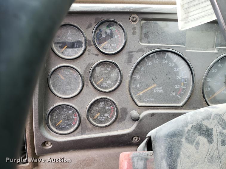 image for item EP9455 2005 Mack CV713 truck cab and chassis