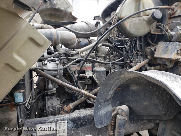 image for item EP9455 2005 Mack CV713 truck cab and chassis