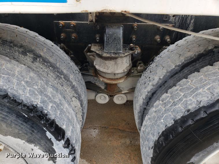 image for item EP9455 2005 Mack CV713 truck cab and chassis