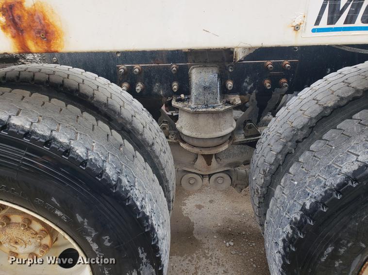 image for item EP9455 2005 Mack CV713 truck cab and chassis