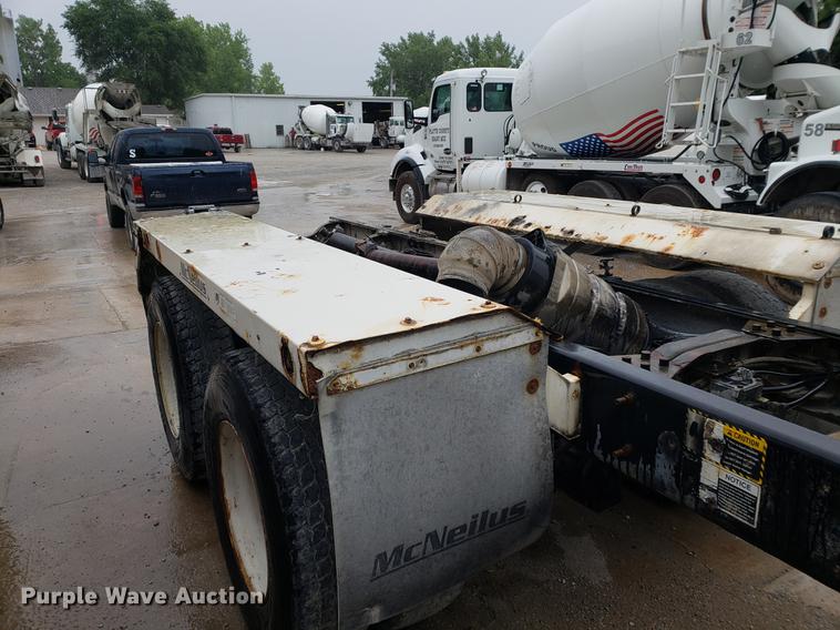 image for item EP9455 2005 Mack CV713 truck cab and chassis