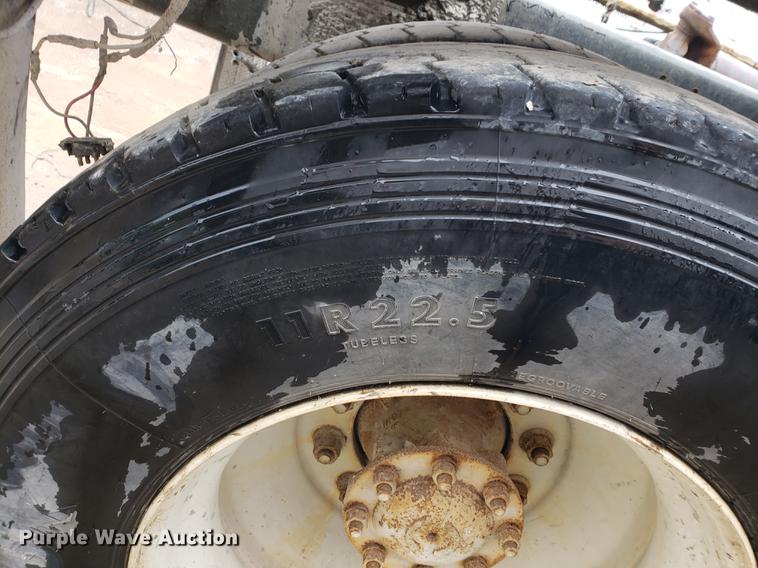 image for item EP9455 2005 Mack CV713 truck cab and chassis