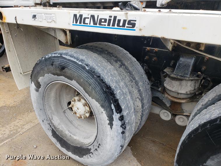 image for item EP9455 2005 Mack CV713 truck cab and chassis