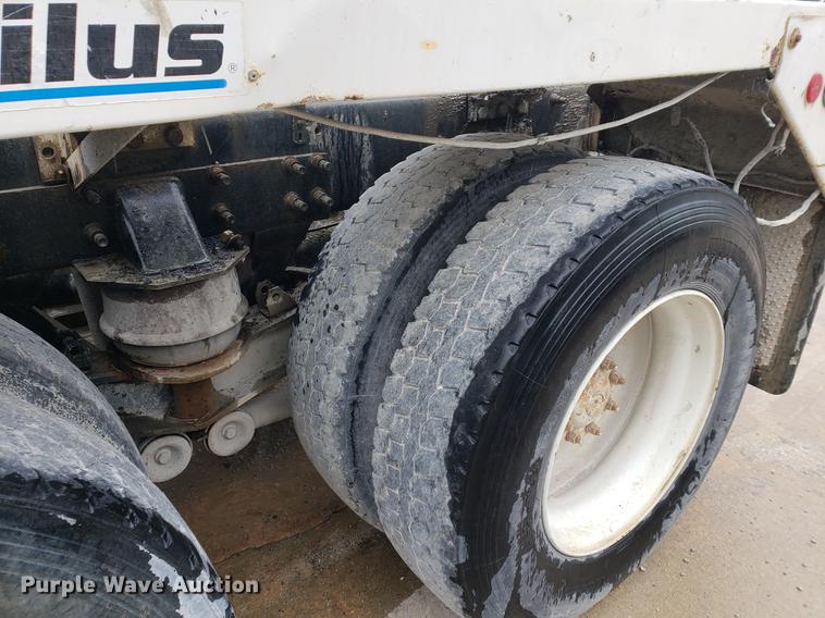 image for item EP9455 2005 Mack CV713 truck cab and chassis