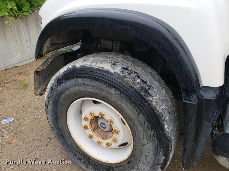 image for item EP9455 2005 Mack CV713 truck cab and chassis