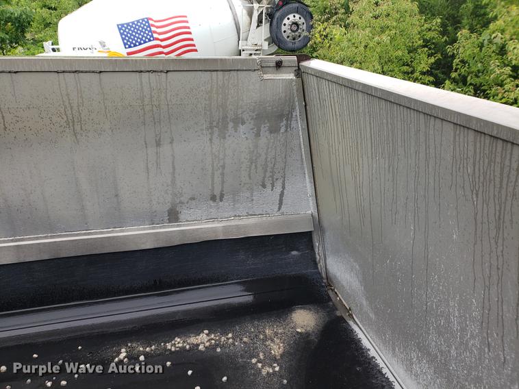 image for item EP9456 2002 Travis end dump trailer