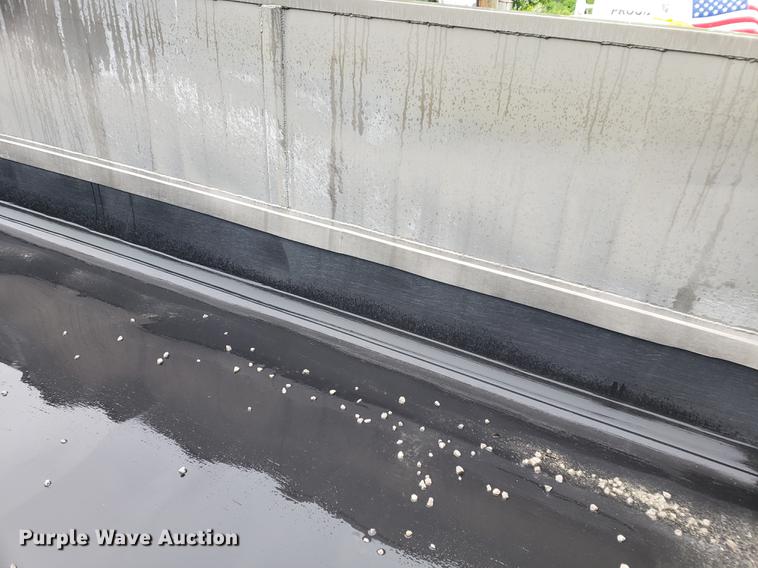 image for item EP9456 2002 Travis end dump trailer