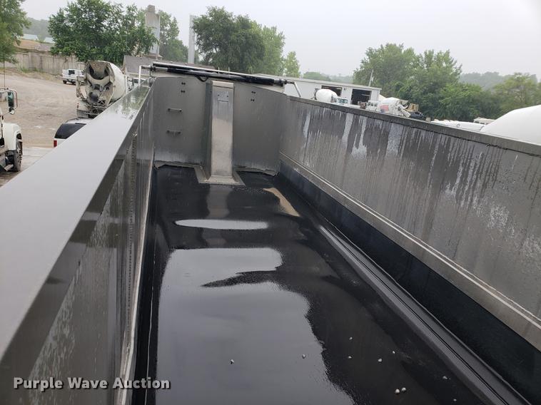 image for item EP9456 2002 Travis end dump trailer