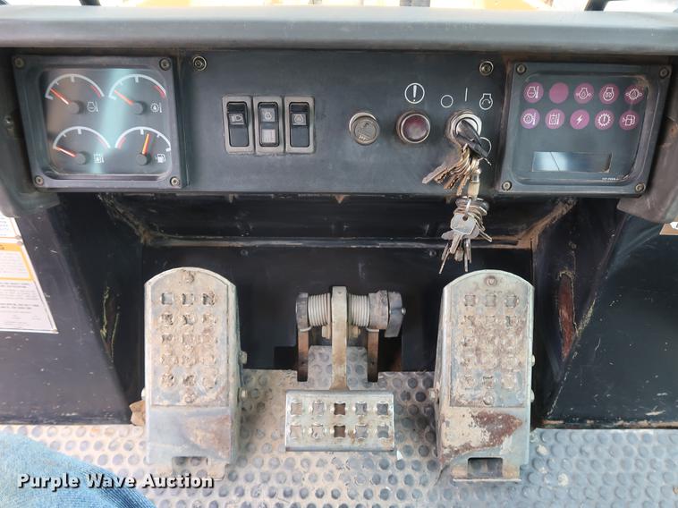 image for item EP9470 1997 Caterpillar 953C track loader