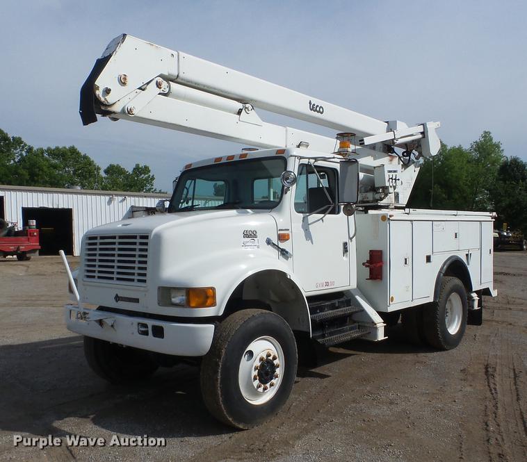 image for item J8503 1999 International 4800 bucket truck