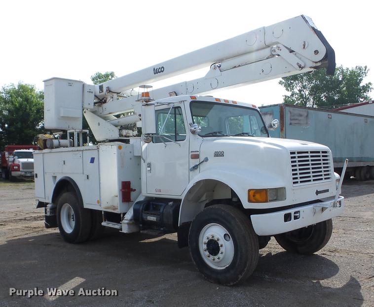 image for item J8503 1999 International 4800 bucket truck