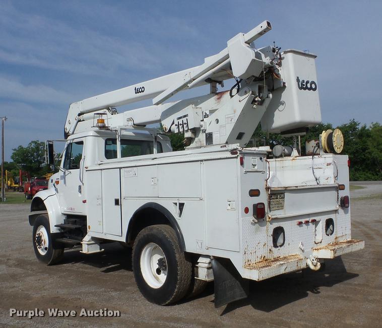 image for item J8503 1999 International 4800 bucket truck