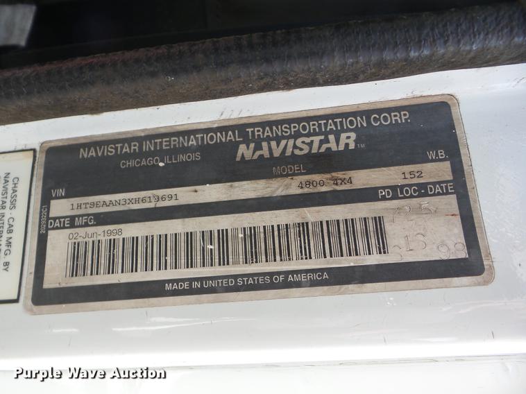 image for item J8503 1999 International 4800 bucket truck