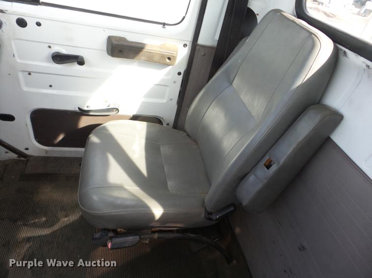 image for item J8503 1999 International 4800 bucket truck