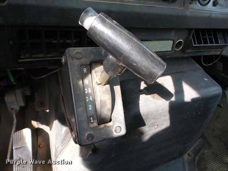 image for item J8503 1999 International 4800 bucket truck