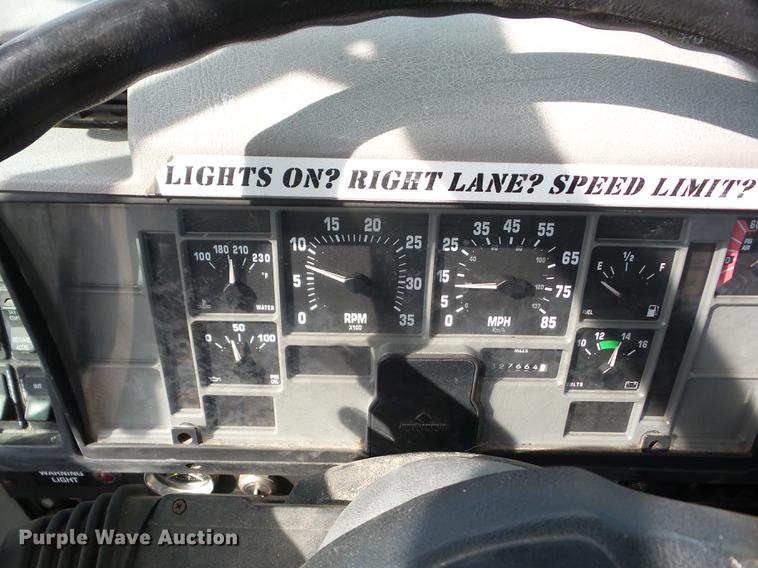 image for item J8503 1999 International 4800 bucket truck