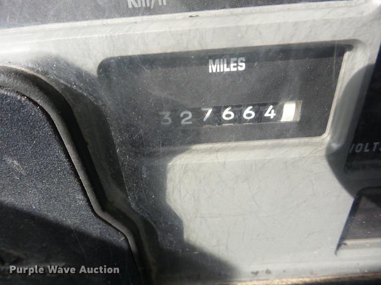 image for item J8503 1999 International 4800 bucket truck