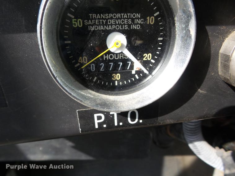 image for item J8503 1999 International 4800 bucket truck