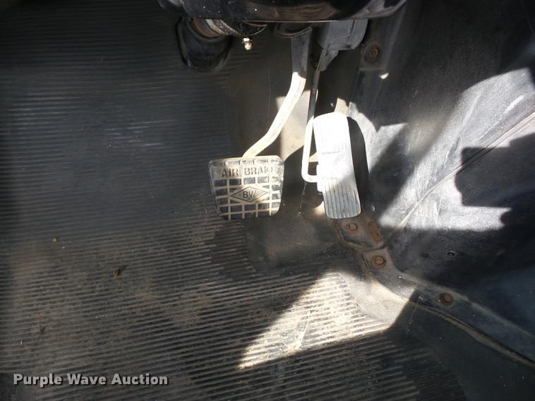 image for item J8503 1999 International 4800 bucket truck