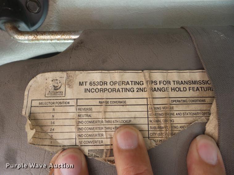 image for item J8503 1999 International 4800 bucket truck