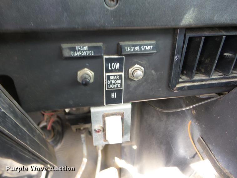 image for item J8503 1999 International 4800 bucket truck