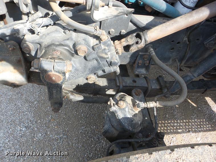 image for item J8503 1999 International 4800 bucket truck