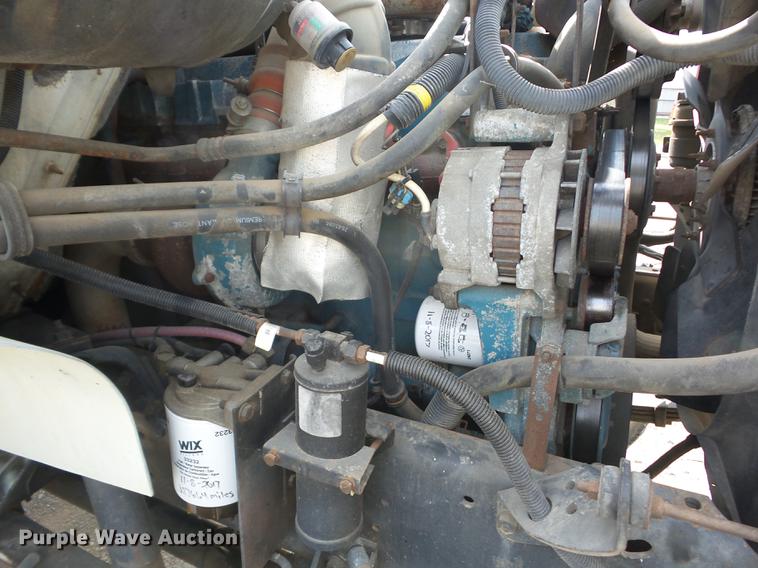 image for item J8503 1999 International 4800 bucket truck