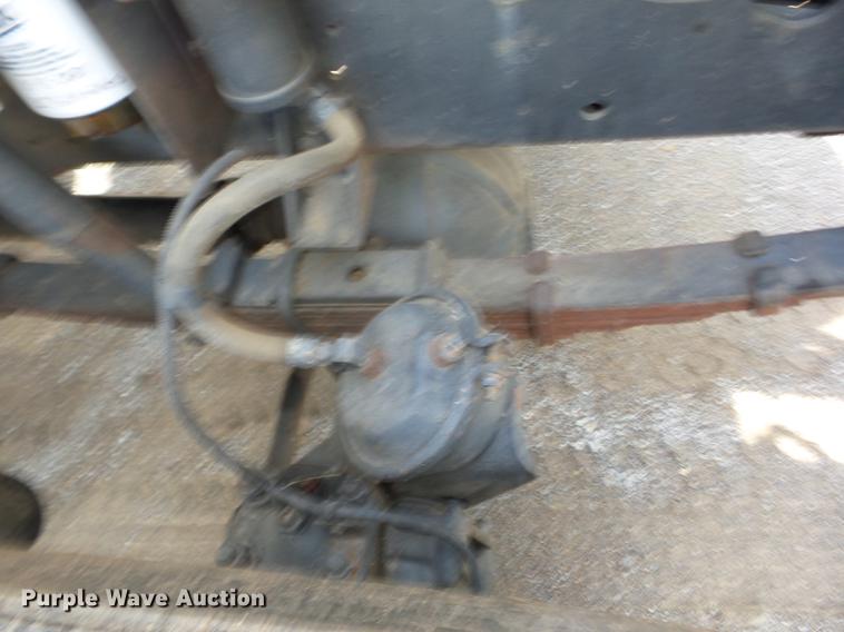 image for item J8503 1999 International 4800 bucket truck