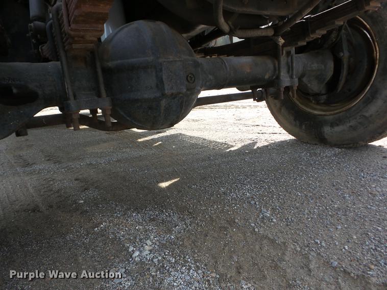 image for item J8503 1999 International 4800 bucket truck