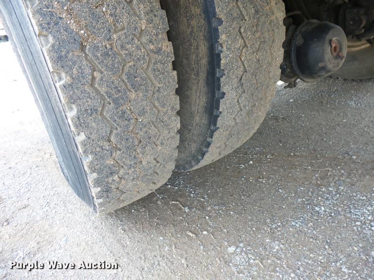 image for item J8503 1999 International 4800 bucket truck