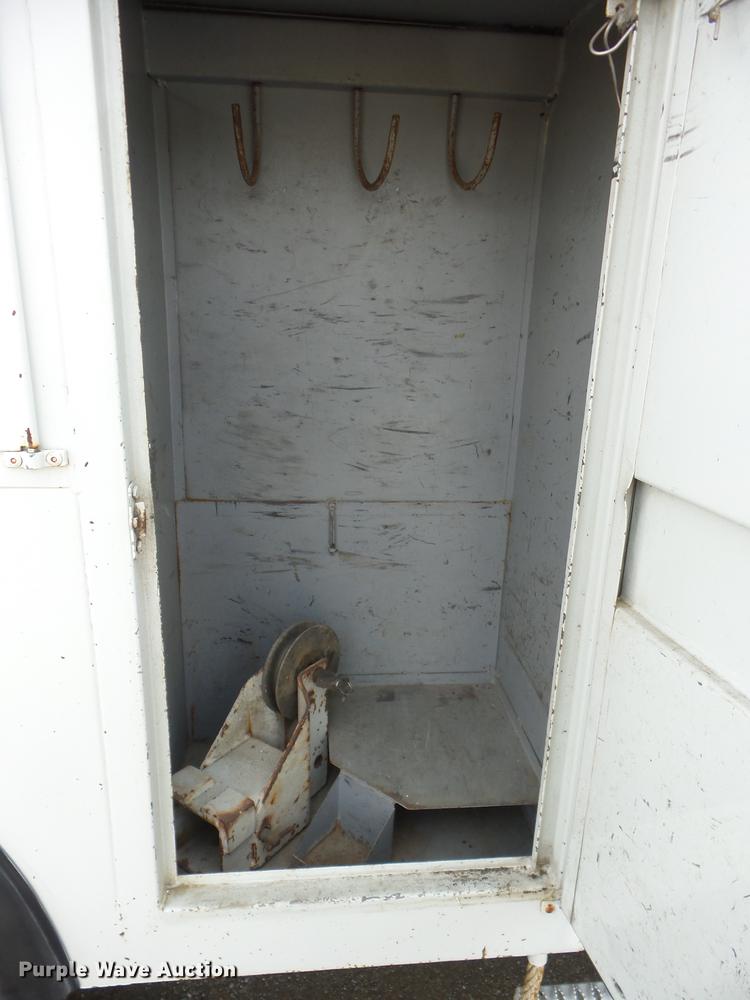 image for item J8503 1999 International 4800 bucket truck