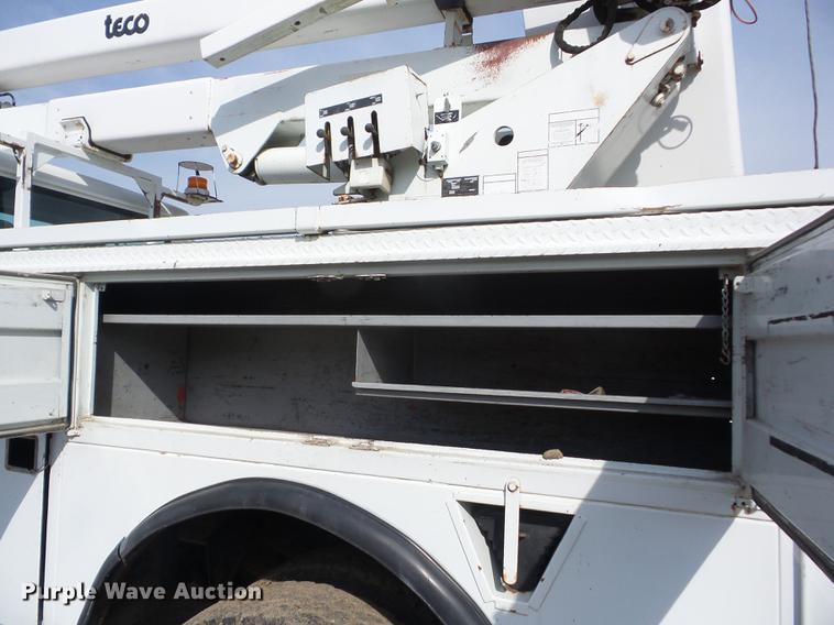 image for item J8503 1999 International 4800 bucket truck