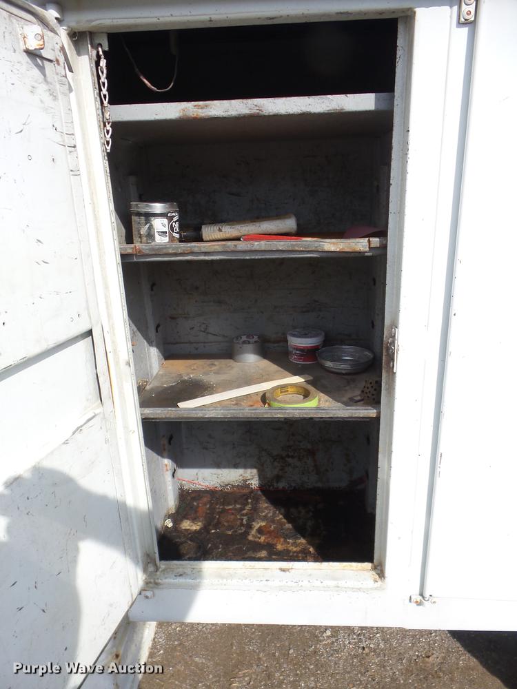 image for item J8503 1999 International 4800 bucket truck