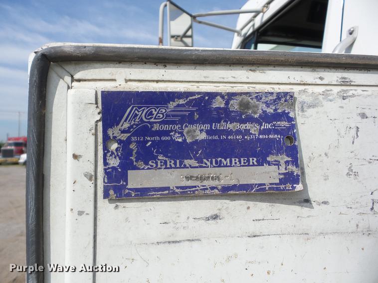 image for item J8503 1999 International 4800 bucket truck