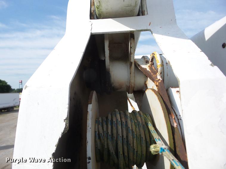 image for item J8503 1999 International 4800 bucket truck