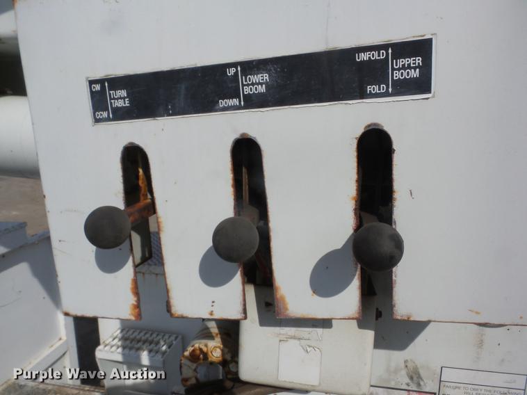 image for item J8503 1999 International 4800 bucket truck