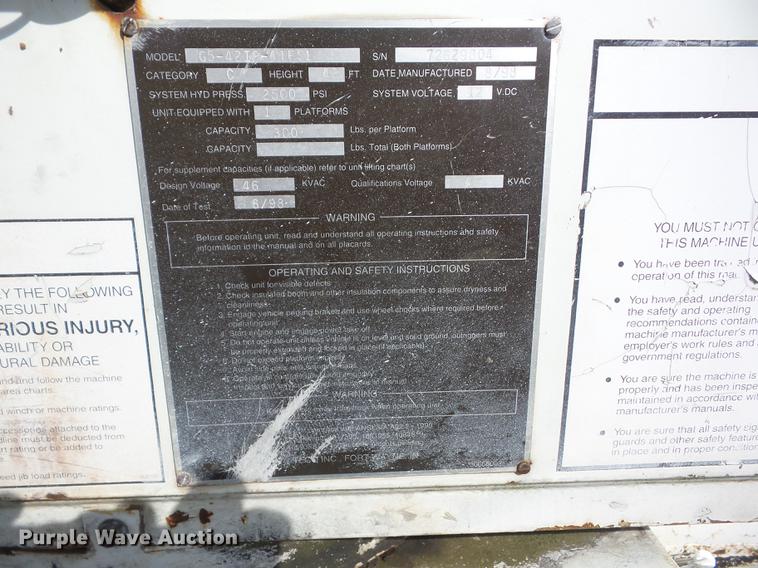 image for item J8503 1999 International 4800 bucket truck