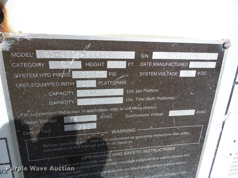 image for item J8503 1999 International 4800 bucket truck